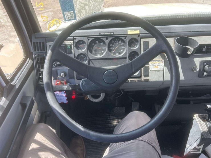 1999-freightliner-fl80-image-13