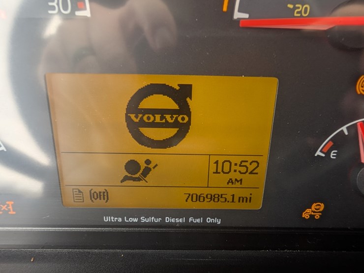 #30942-•-2015-volvo-vnl-tandem-axle-truck-tractor-image-23