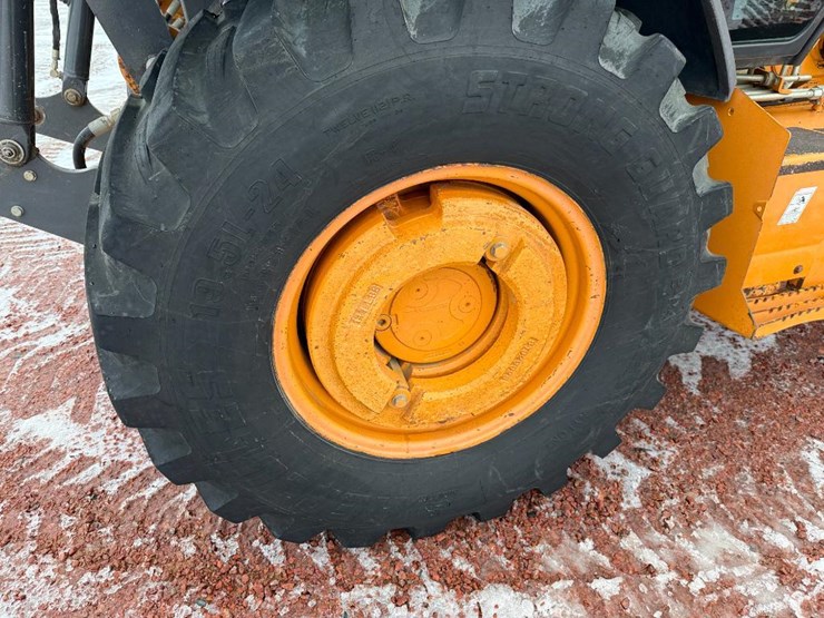 2011-case-570m-xt-image-9