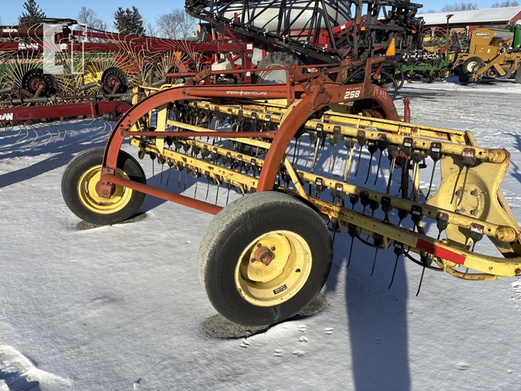 new-holland-258-image-4