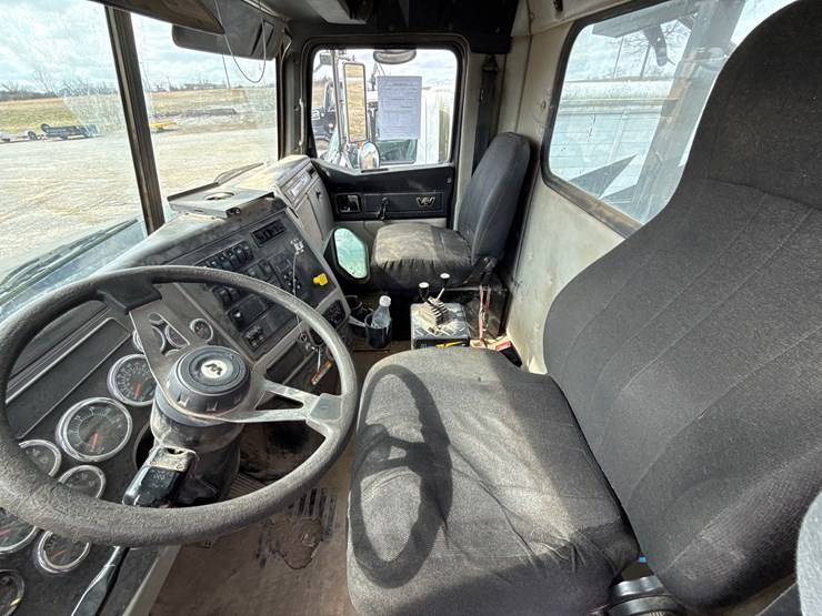 2018-western-star-4700sb-image-27