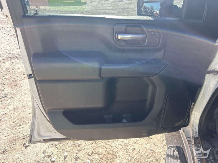 2022-chevrolet-silverado-2500-image-13