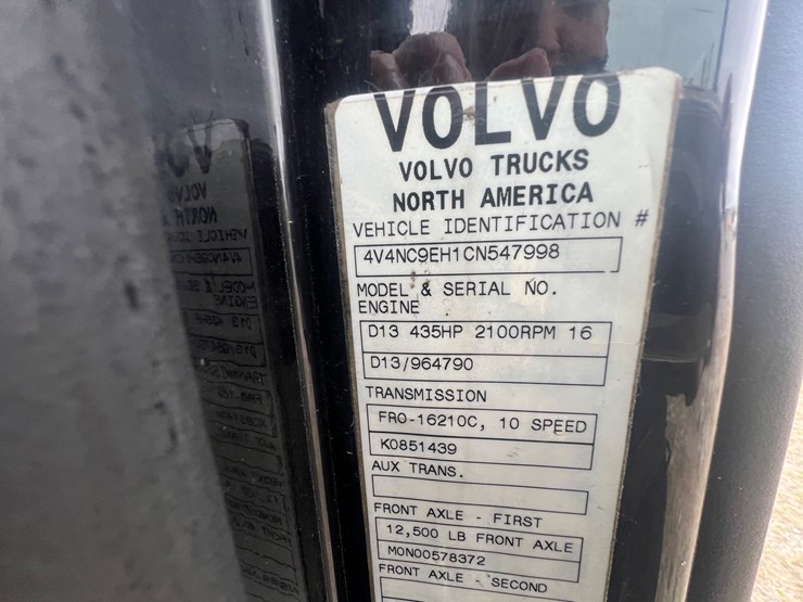 2012-volvo-vn-image-42