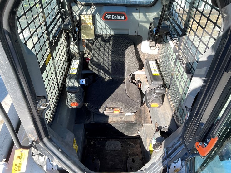 2022-bobcat-t76-image-43