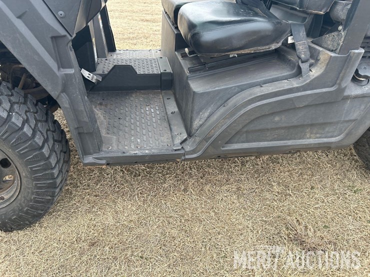 2022-john-deere-gator-image-14