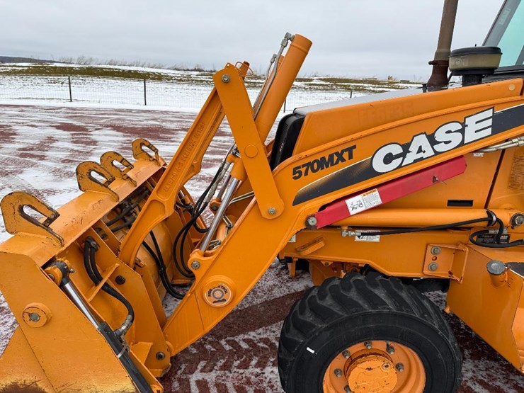 2011-case-570m-xt-image-29