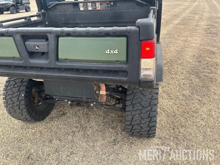 2022-john-deere-gator-image-19