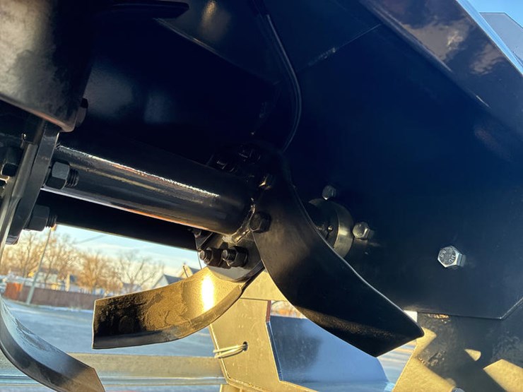 #115387-•-wolvorine-86"-tiller-image-4