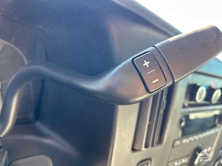 2017-chevrolet-express-3500-image-17