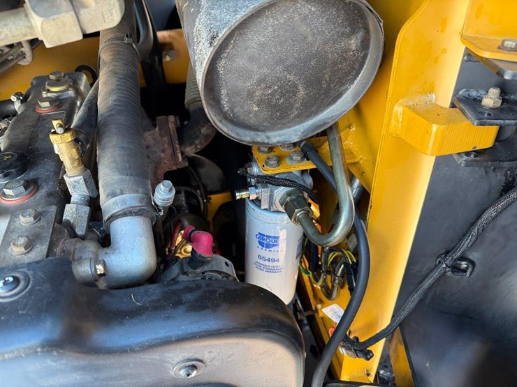 caterpillar-252-image-29