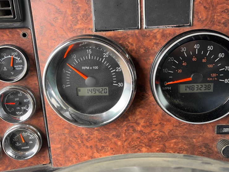 2004-kenworth-w900l-image-34