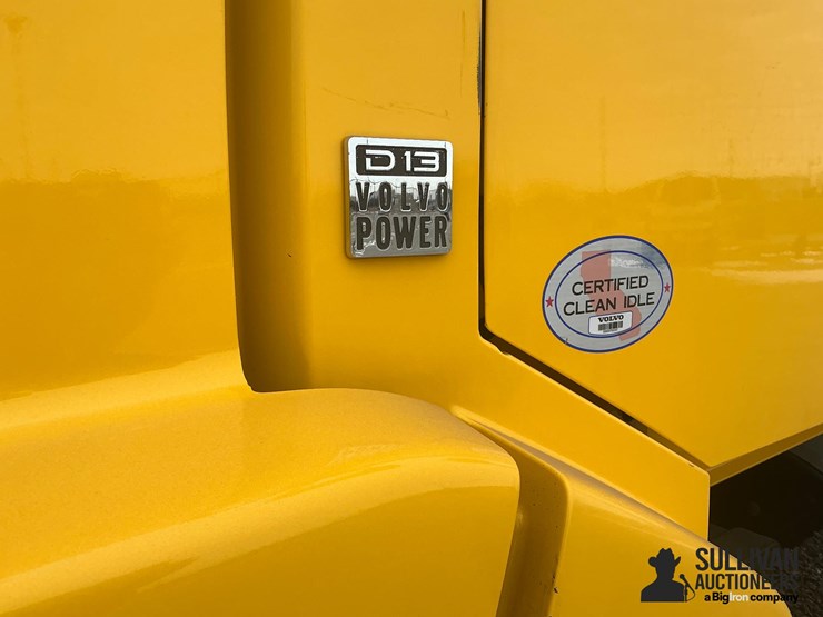 2017-volvo-vnl64t300-image-14