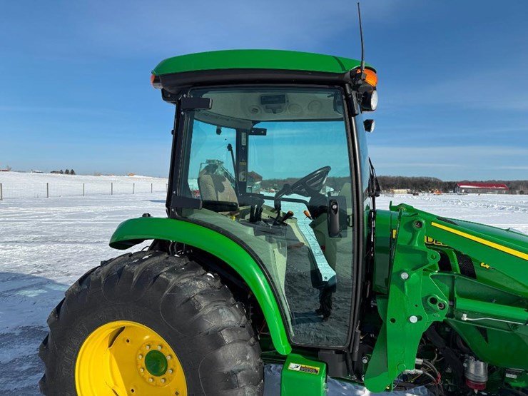 john-deere-4052r-image-17