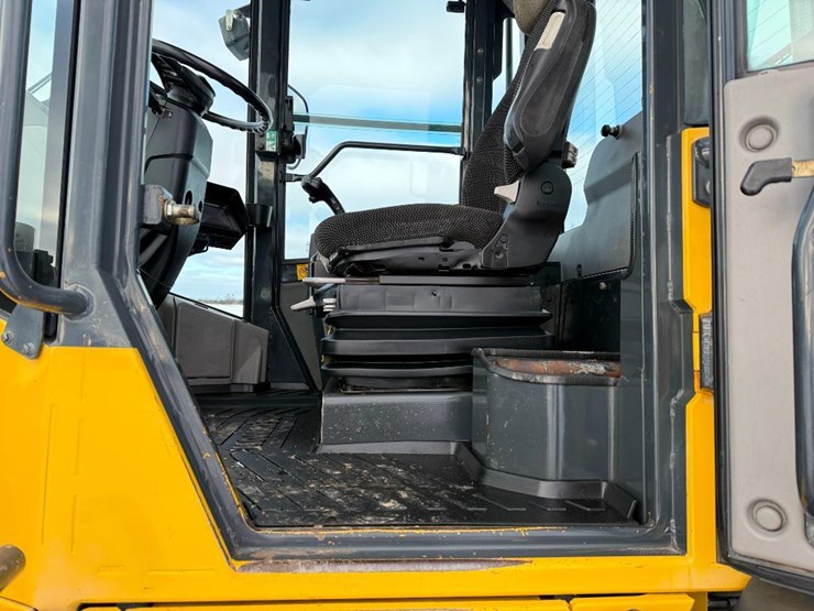 komatsu-wa320-7-image-46