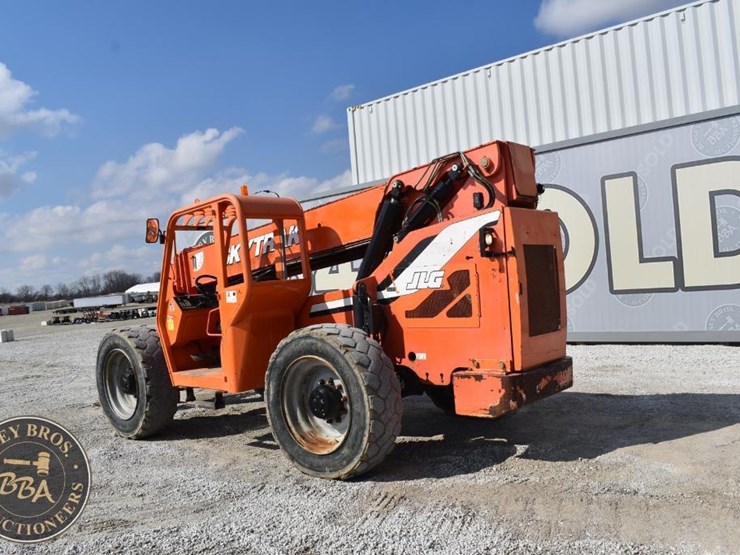 2015-sky-trak-8042-image-12