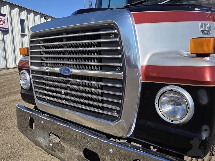 1982-ford-lnt9000-image-11