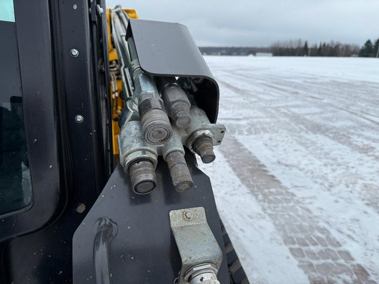 2023-new-holland-c334-image-17