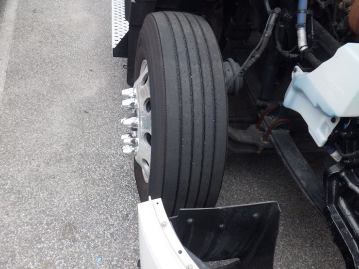 2024-kenworth-t680-image-21