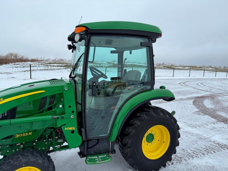 john-deere-3033r-image-15