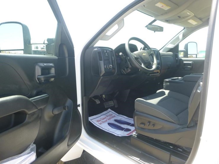 2024-chevrolet-silverado-4500hd-image-10