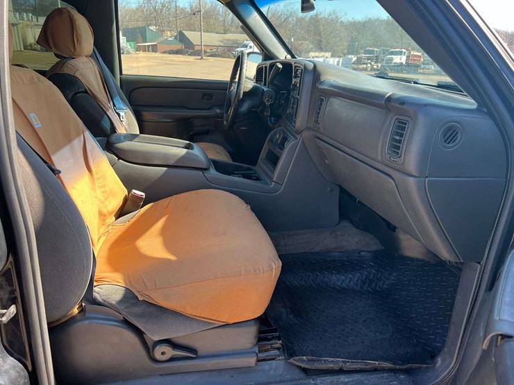 2004-gmc-2500-image-19