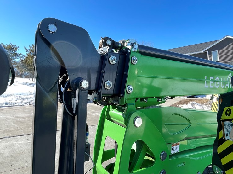 #103-•-2024-leguan-225-track-drive-articulating-boom-lift-image-17