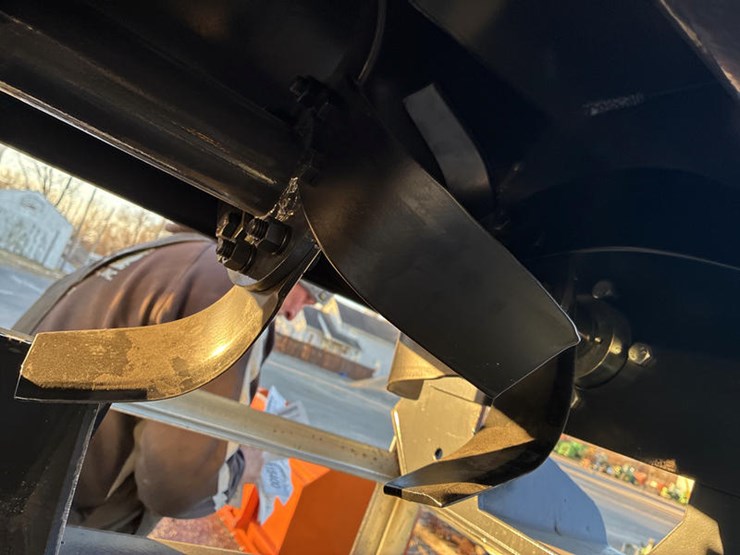 #115388-•-wolvorine-86"-tiller-image-4