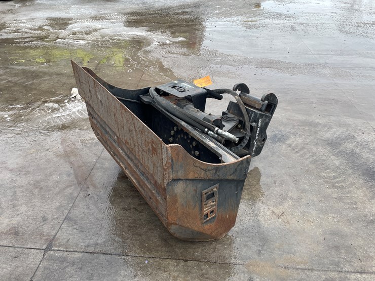 #165-•-cmp-36"-excavator-angle-bucket-image-1