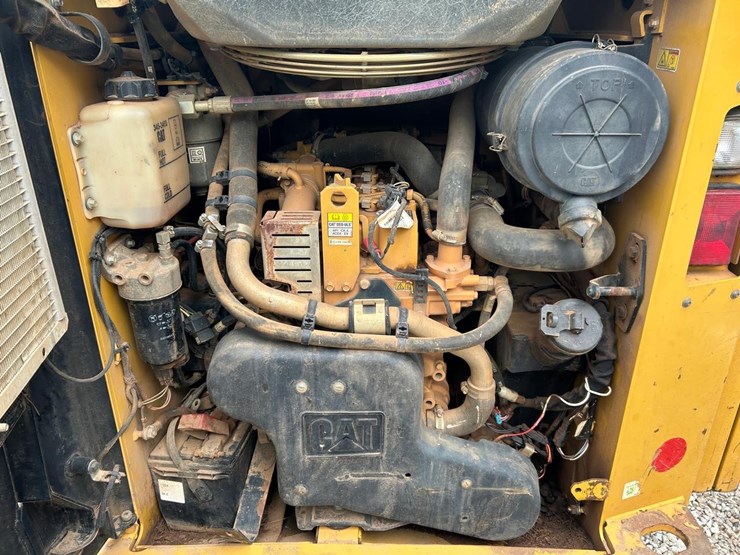 2017-caterpillar-259d-image-15