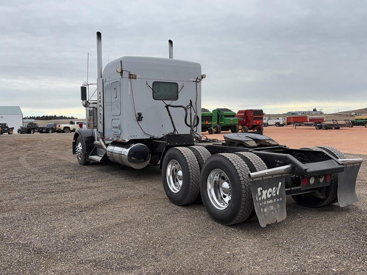 2004-kenworth-w900l-image-9