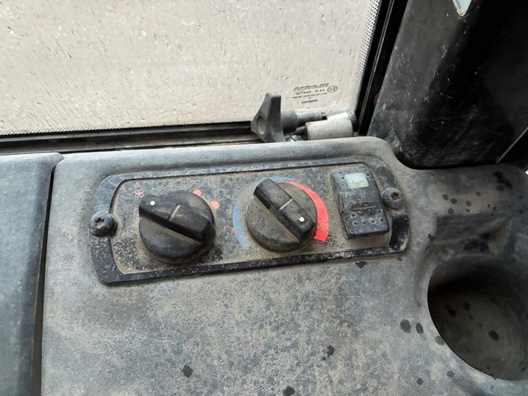 caterpillar-d5k-xl-image-28