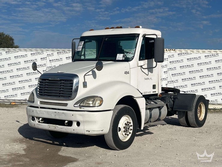 2007-freightliner-columbia-120-image-1