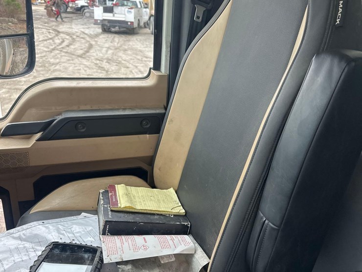 2020-mack-gr64f9-quad/a-dump-truck-image-24