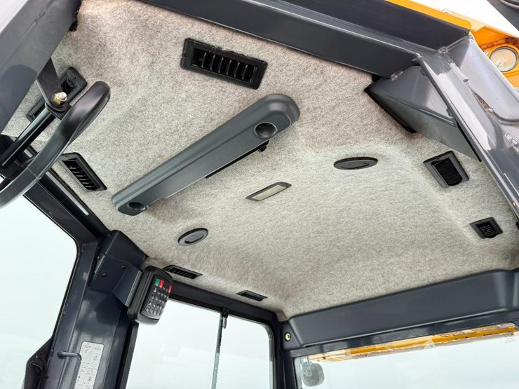 deere-650k-xlt-image-48