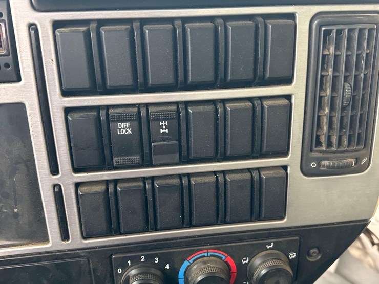 2019-mack-gr64f9-quad/a-dump-truck-image-32