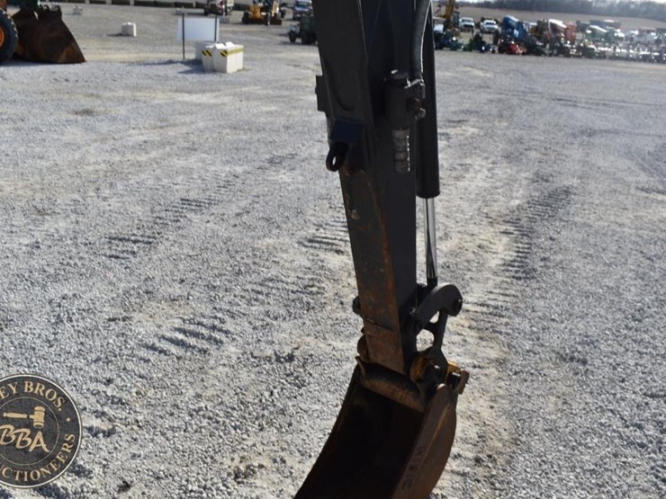 2021-deere-26g-image-37