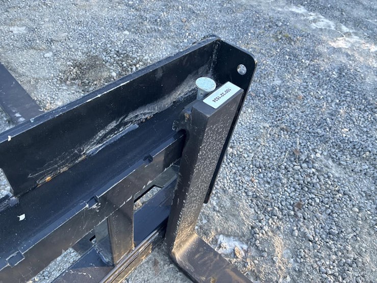 #115444-•-60"-skidsteer-mt-pallet-forks-image-5