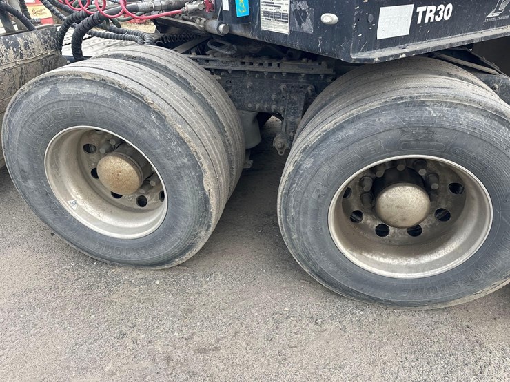 2017-volvo-vnl64-t/a-truck-tractor-image-7