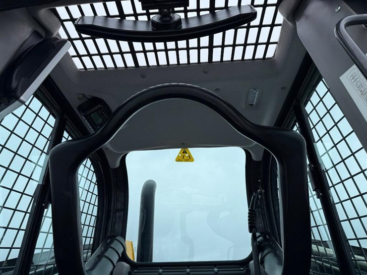 2023-new-holland-c334-image-35