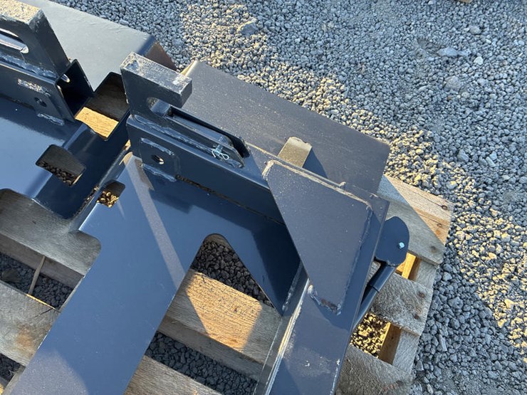 #115412-•-skidsteer-mt-3pt-hitches-image-5