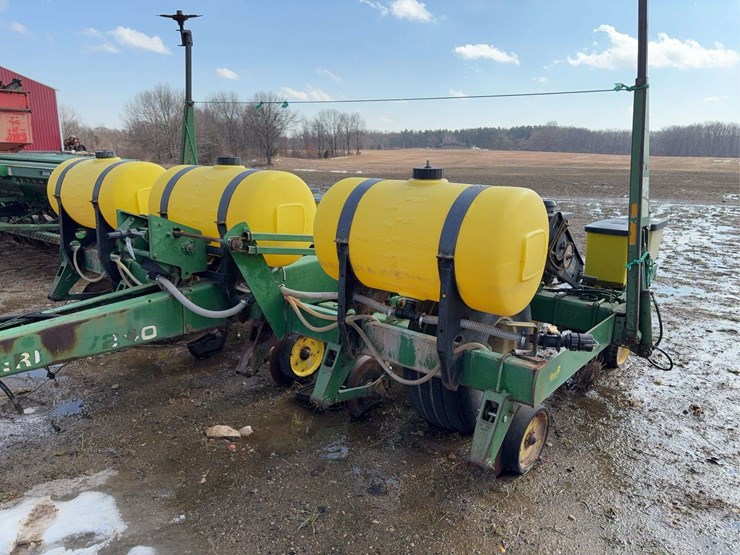 john-deere-7240-image-2