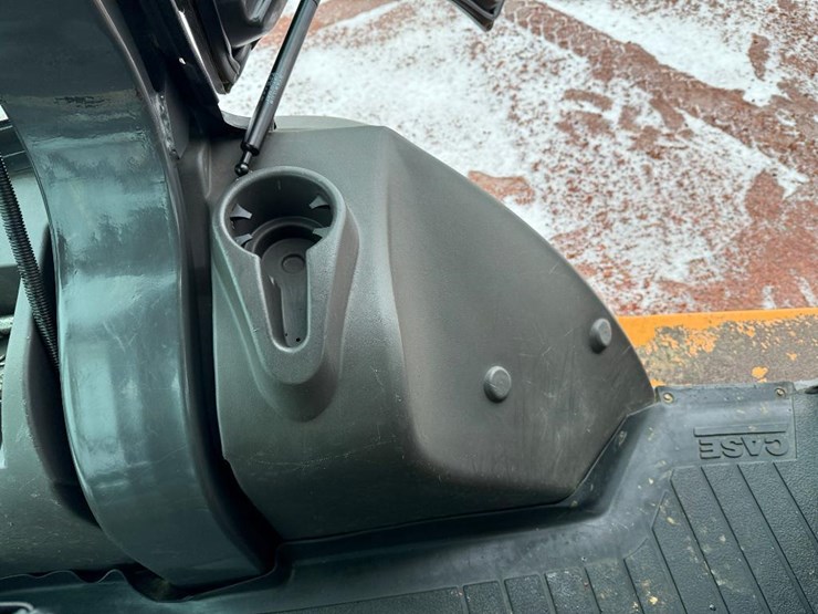 2011-case-570m-xt-image-72