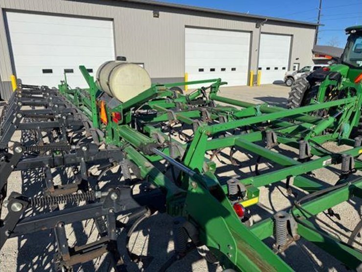 john-deere-2210-image-42