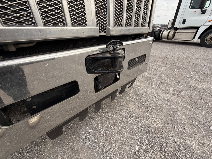 2022-western-star-49x-image-16