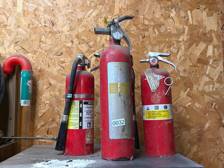 #32-•-(4)-fire-extinguishers-image-1