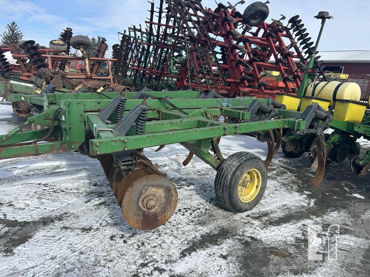 john-deere-714-image-1