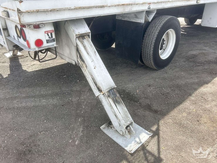 1999-freightliner-fl80-image-28