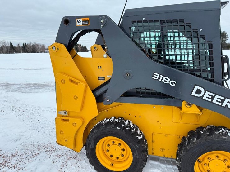 2018-deere-318g-image-17
