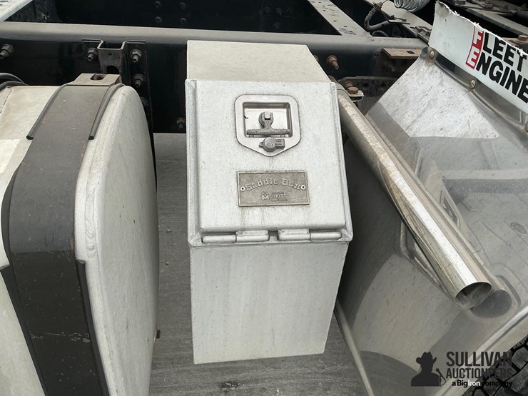 2012-volvo-vnl64t300-image-20