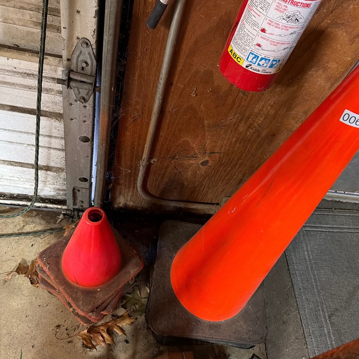 #65 • LOT OF CAUTION CONES